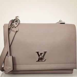 Beautiful Louis Vuitton bag. Almost new.